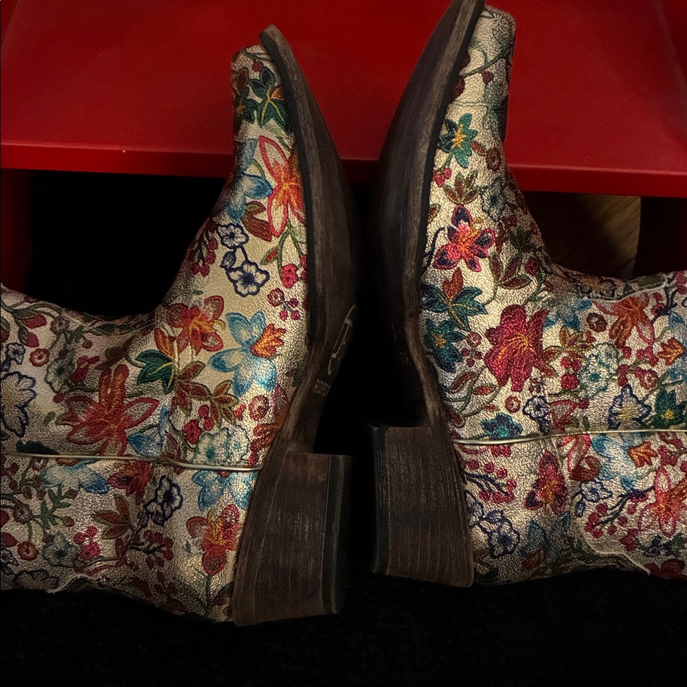 Roper Gold Floral Embroidered Faux leather Boots size 8 - Picture 8 of 12